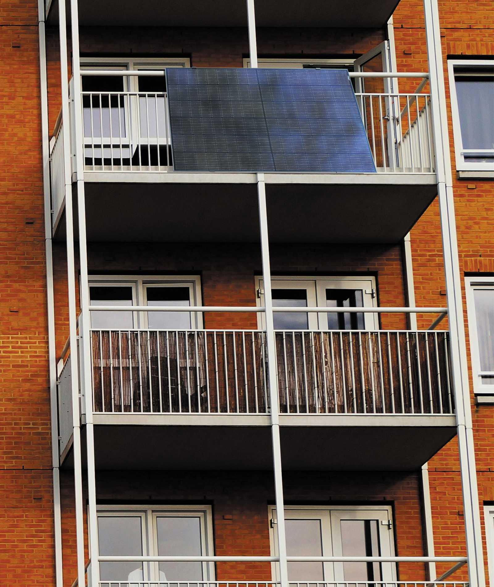 Balkon met een balkon zonnepaneel