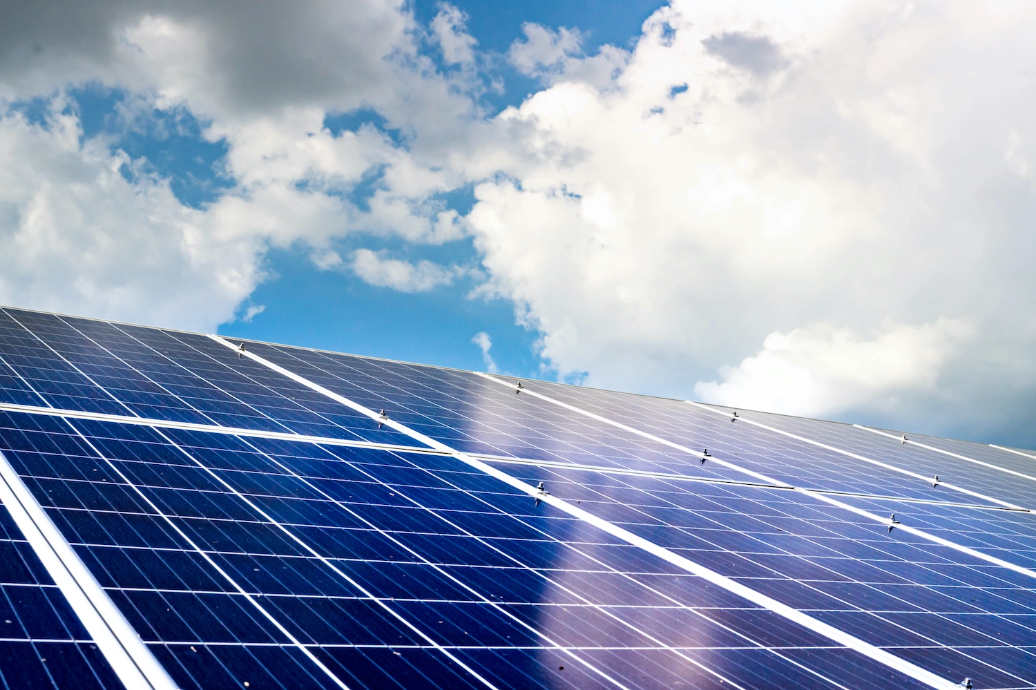 TSUN-ESS micro omvormer TÜV gecertificeerd: een mijlpaal in de zonne-energie industrie