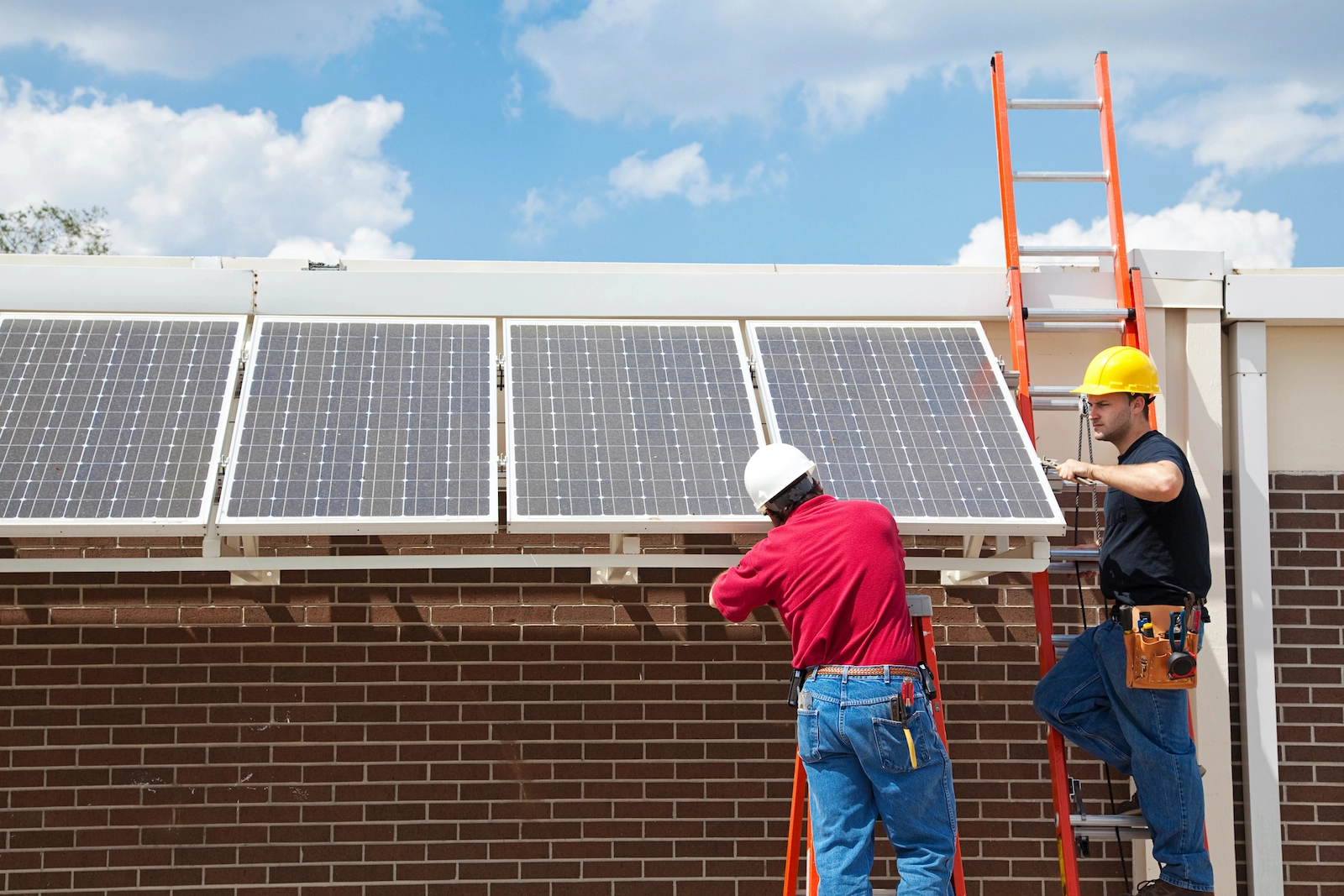 Nu zonnepanelen anschaffen: Rendabel ondanks afschaffing van de salderingsregeling?